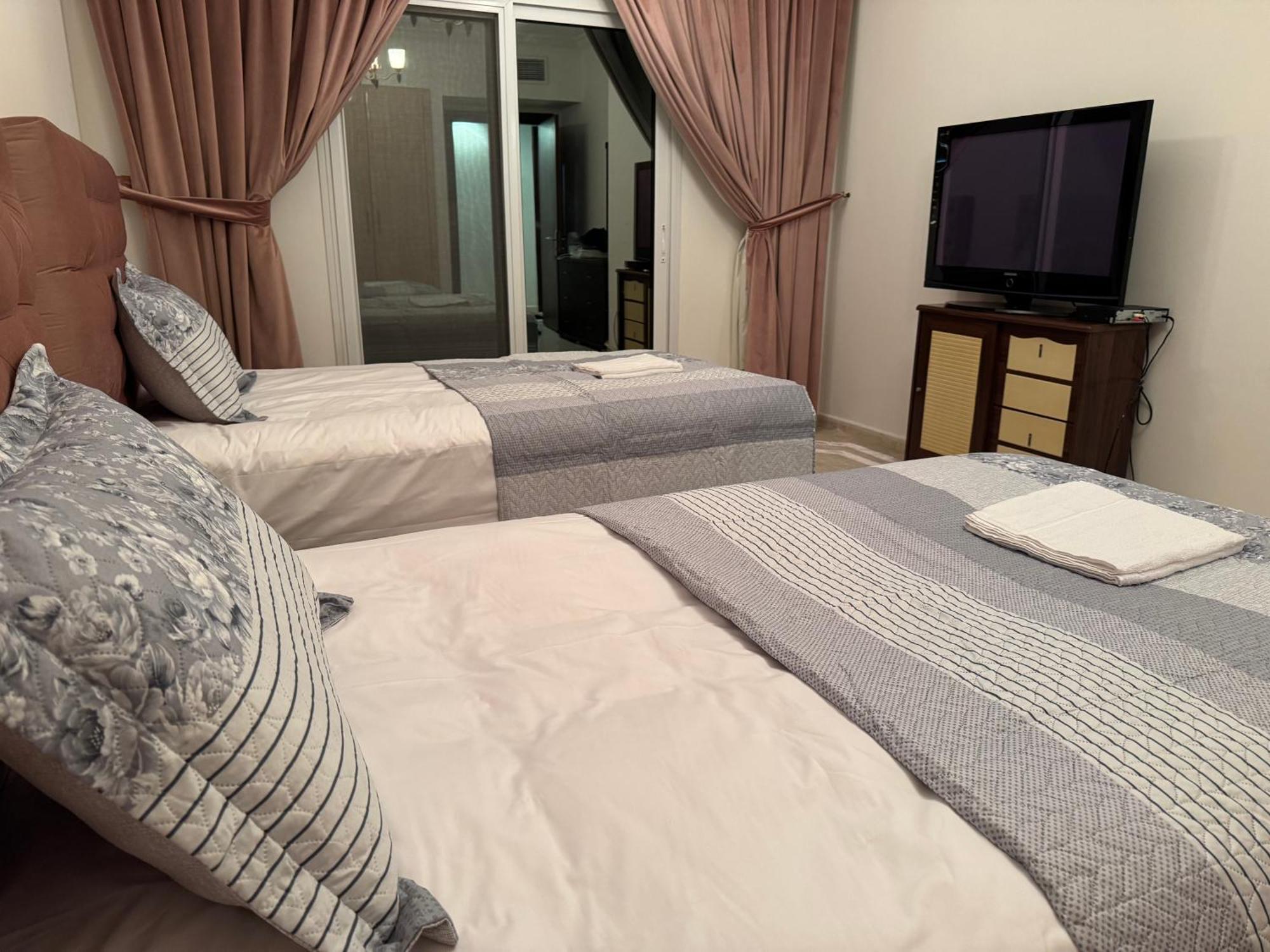 The Family Spot Apartment Шарджа Екстериор снимка
