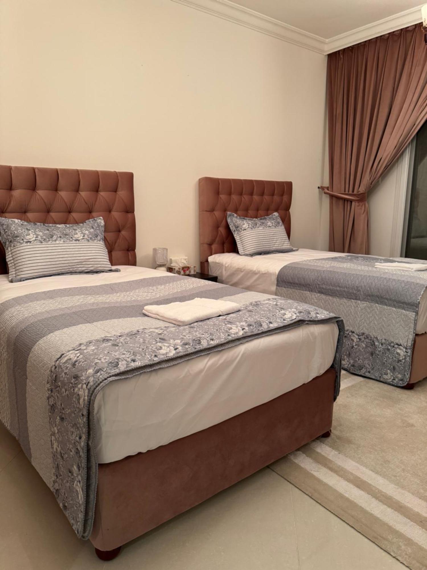 The Family Spot Apartment Шарджа Екстериор снимка