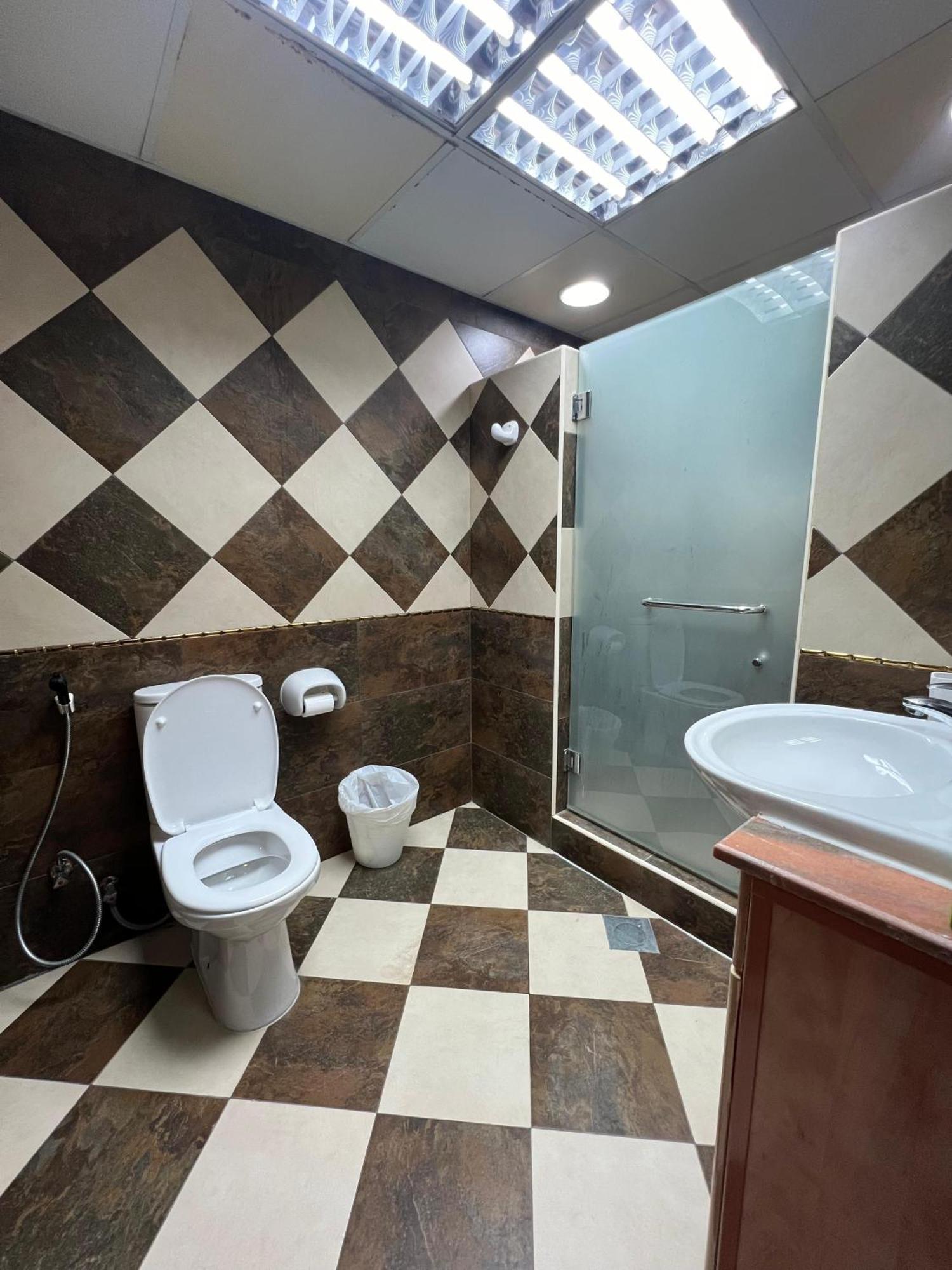 The Family Spot Apartment Шарджа Екстериор снимка